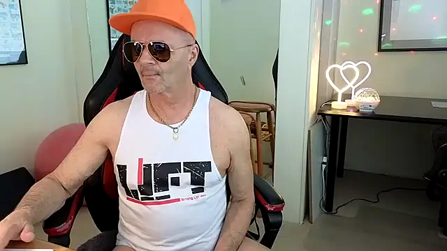 hotdadbod online show from February 11, 9:35 pm