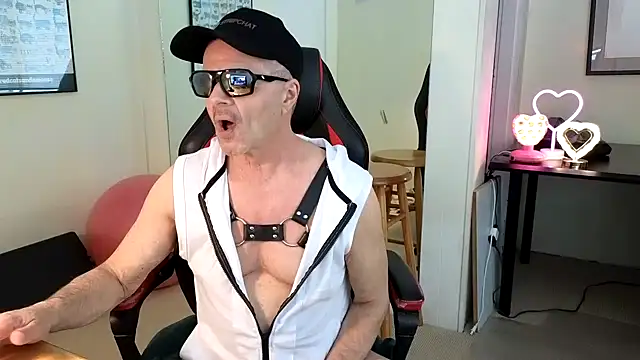 hotdadbod online show from February 1, 9:19 pm