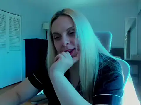 Laviora online show from May 31, 11:38 pm