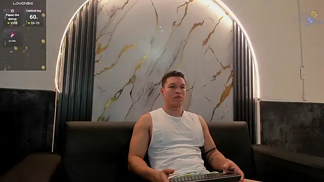 lucassimone  online show from May 19, 3:46 am