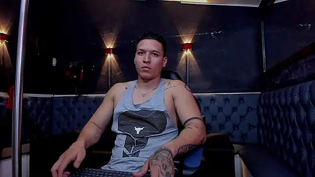 lucassimone  online show from May 16, 4:00 am