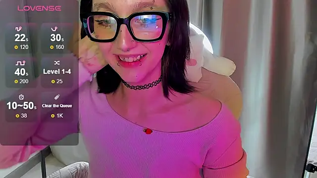 LunaVogue1 online show from May 31, 3:18 pm