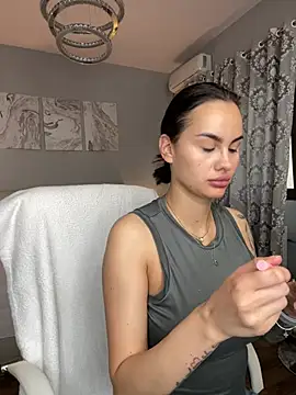 BabyyGirll  online show from June 18, 4:33 am