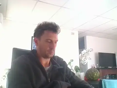 sebasevi online show from May 12, 11:49 am