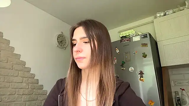 ZaraGuyette online show from May 27, 12:12 pm