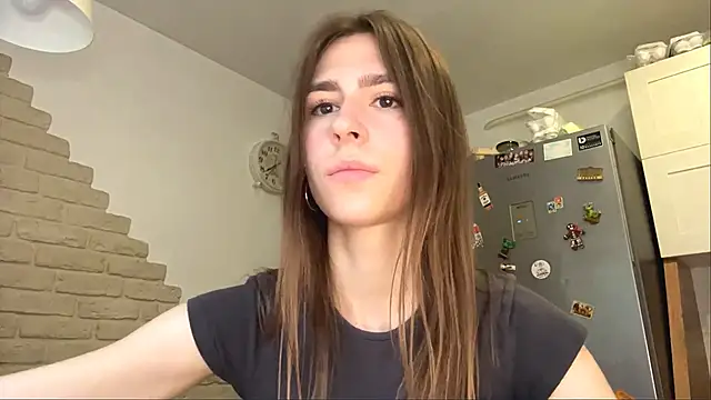 ZaraGuyette online show from June 19, 5:13 am