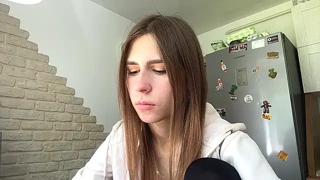 ZaraGuyette online show from May 29, 12:11 pm