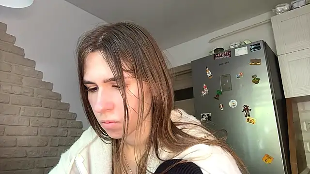 ZaraGuyette online show from May 17, 6:13 am