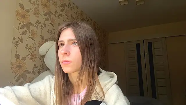 ZaraGuyette online show from June 14, 2:07 pm