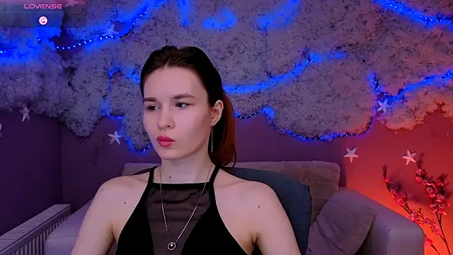 Snapshot of angie_foxy1 chatting on June 17, 7:24 pm angie foxy1 online show from June 17, 7:24 pm