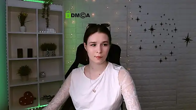Snapshot of angie_foxy1 chatting on June 27, 7:09 pm angie foxy1 online show from June 27, 7:09 pm