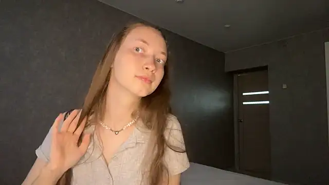 Snapshot of Emily_Mur_ chatting on May 18, 7:02 am Emily Mur online show from May 18, 7:02 am