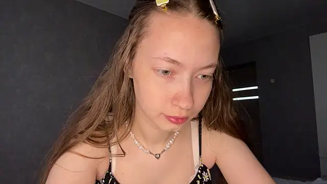 Snapshot of Emily_Mur_ chatting on June 4, 5:01 am Emily Mur online show from June 4, 5:01 am