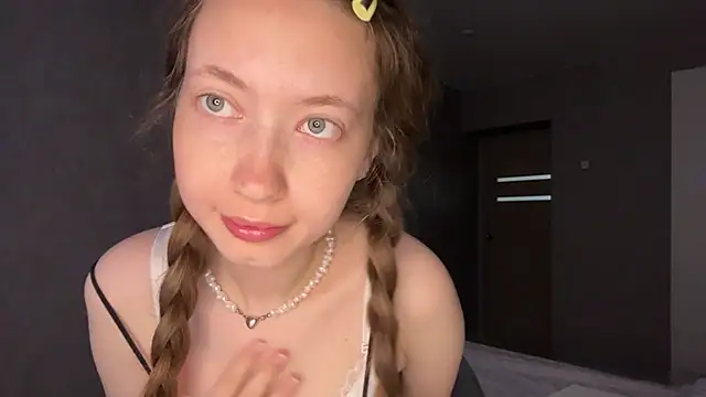 Snapshot of Emily_Mur_ chatting on May 29, 5:02 am Emily Mur online show from May 29, 5:02 am