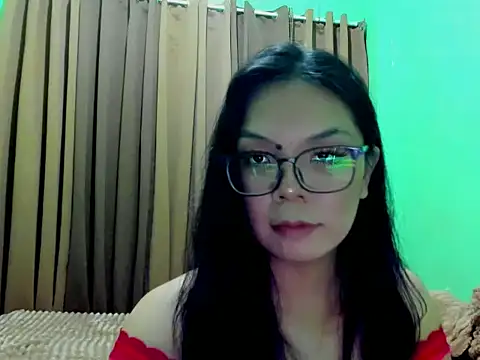 Snapshot of mamacitttaa chatting on May 19, 11:39 am mamacitttaa online show from May 19, 11:39 am