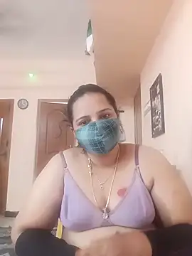 Snapshot of pirainilla chatting on June 7, 10:31 am pirainilla online show from June 7, 10:31 am