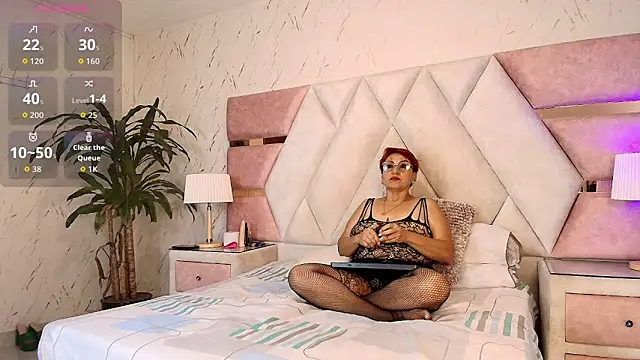 Snapshot of isabella_luxet chatting on May 29, 4:57 pm isabella luxet online show from May 29, 4:57 pm
