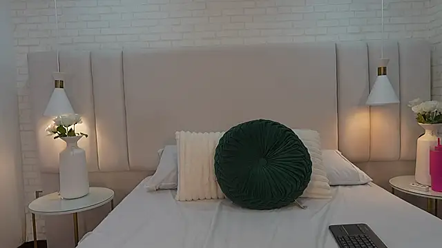 GabyJones  online show from June 26, 12:22 pm