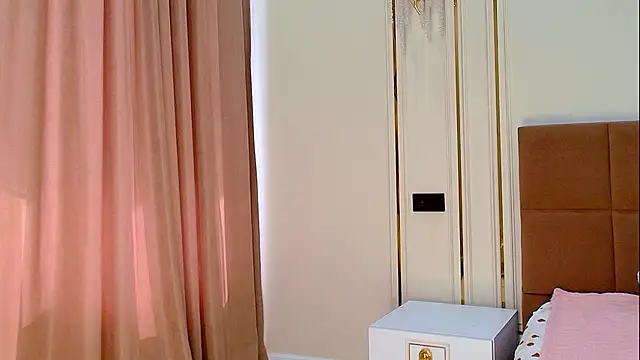 lalisabrown online show from May 30, 10:43 am