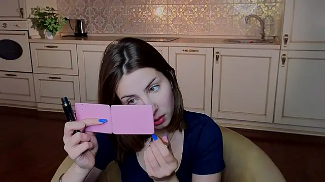 ArlettaTowles online show from June 7, 2:11 pm