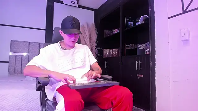 Diamondss 1 online show from May 16, 8:52 pm