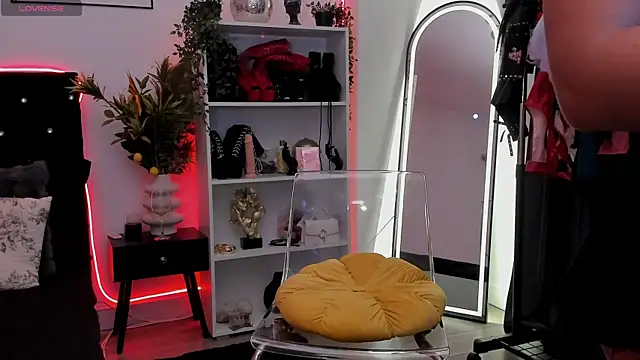 AmyyyDiamond online show from June 10, 5:14 pm