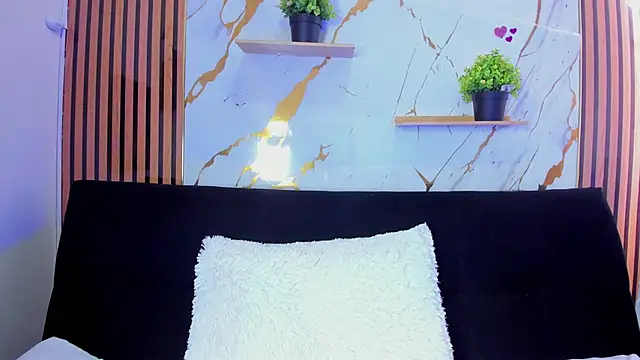 candy queens  online show from June 10, 8:54 pm
