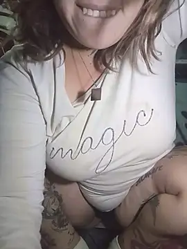 Snapshot of Tikitavi25 chatting on June 4, 11:09 pm Tikitavi25 online show from June 4, 11:09 pm