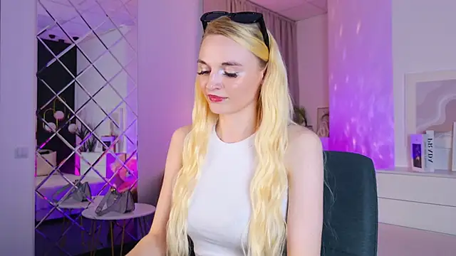Mila  Lux online show from May 29, 8:26 pm