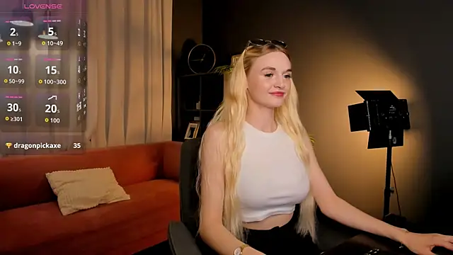 Mila  Lux online show from June 21, 8:58 pm