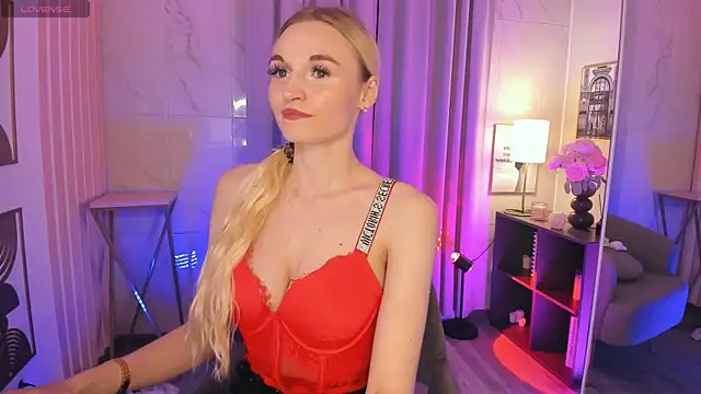 Mila  Lux online show from May 28, 8:48 pm