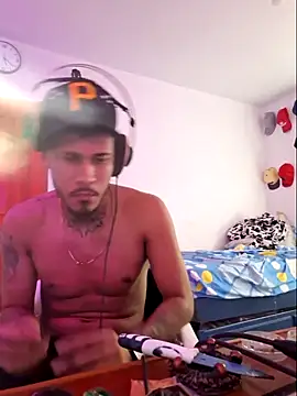 Snapshot of boyzac_ chatting on May 28, 7:53 pm boyzac online show from May 28, 7:53 pm