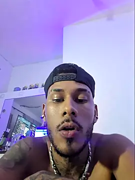 Snapshot of boyzac_ chatting on June 1, 6:57 am boyzac online show from June 1, 6:57 am
