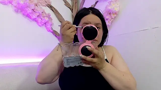 Laura  Castillo  online show from June 23, 12:14 pm