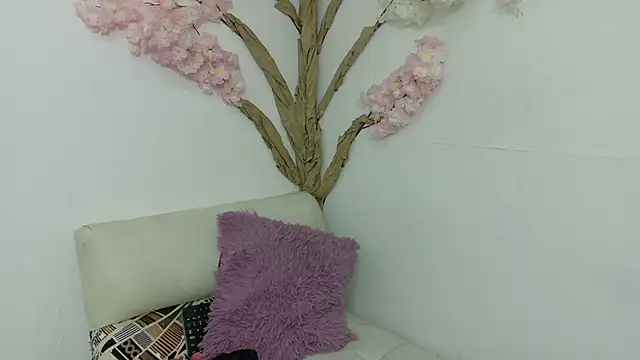 Laura  Castillo  online show from June 10, 12:28 pm