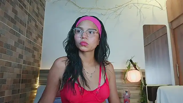 Snapshot of Evalune_ chatting on June 18, 11:21 pm Evalune online show from June 18, 11:21 pm