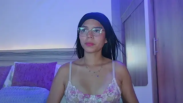 Snapshot of Evalune_ chatting on July 1, 4:24 am Evalune online show from July 1, 4:24 am