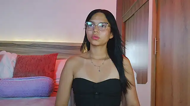 Snapshot of Evalune_ chatting on June 26, 9:42 pm Evalune online show from June 26, 9:42 pm