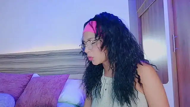 Snapshot of Evalune_ chatting on July 11, 5:19 am Evalune online show from July 11, 5:19 am