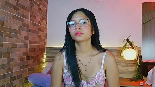 Snapshot of Evalune_ chatting on June 24, 9:01 pm Evalune online show from June 24, 9:01 pm