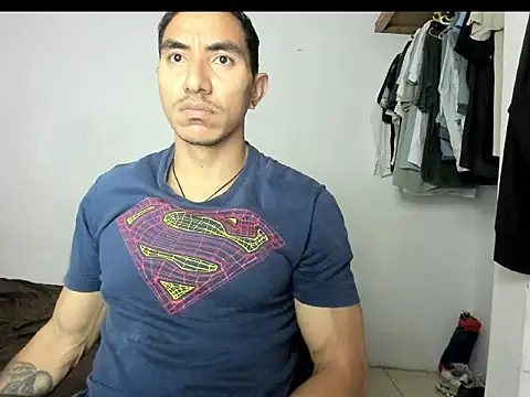 aquiles04 online show from May 29, 1:39 pm