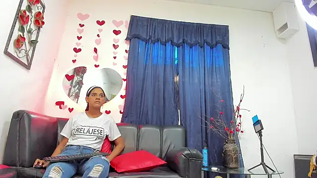 Snapshot of Freyapasion chatting on May 16, 7:46 pm Freyapasion online show from May 16, 7:46 pm