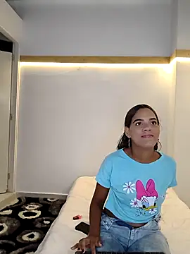 Snapshot of Freyapasion chatting on May 18, 8:24 pm Freyapasion online show from May 18, 8:24 pm