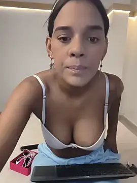 Snapshot of Freyapasion chatting on May 24, 3:34 pm Freyapasion online show from May 24, 3:34 pm