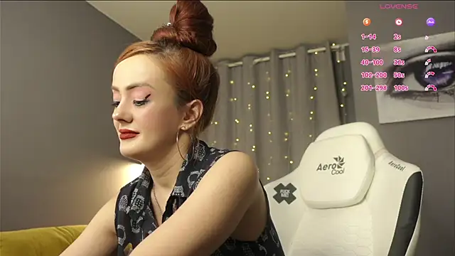 Snapshot of Megany chatting on October 15, 12:31 am Megany online show from October 15, 12:31 am