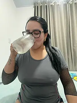 rousee69  online show from June 21, 10:59 pm