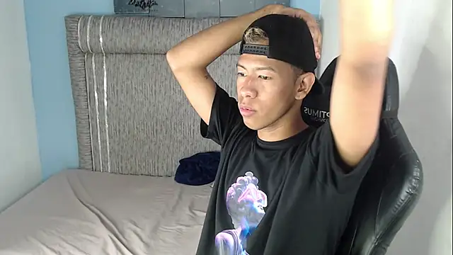 Taylerr 18 online show from May 13, 4:19 am