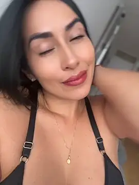 areviklusine1 online show from April 23, 12:29 pm