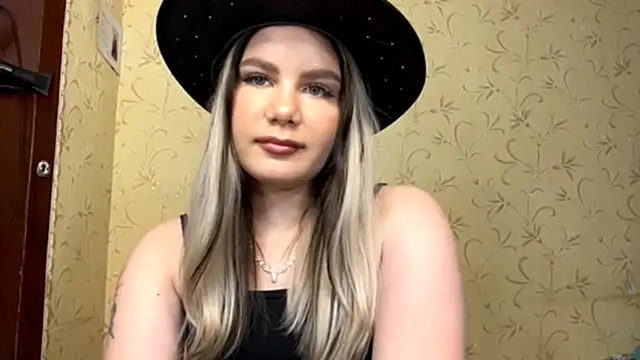 FatimaColomy online show from May 14, 3:09 pm