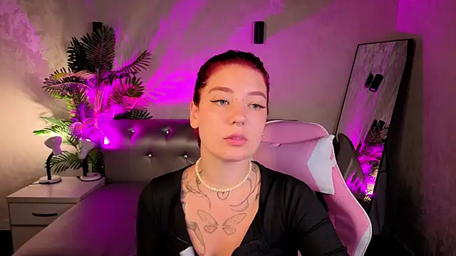 Nikki Gringer online show from June 19, 1:00 am